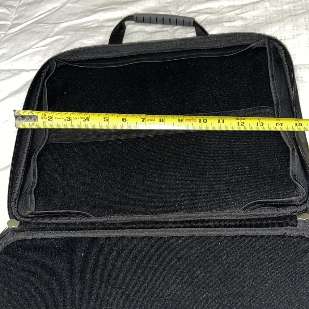Init black laptop bag
